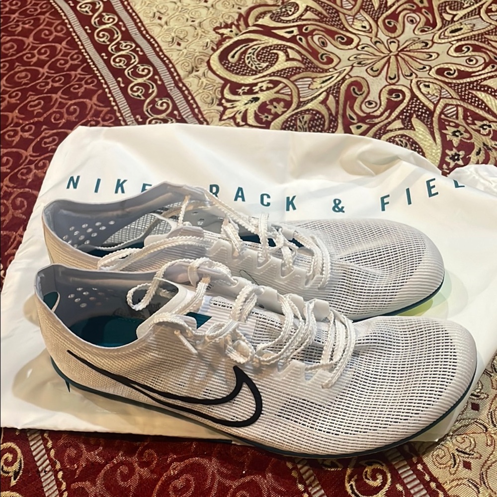 Nike Zoom Mamba 6 (New)
White Track & Field Shoes